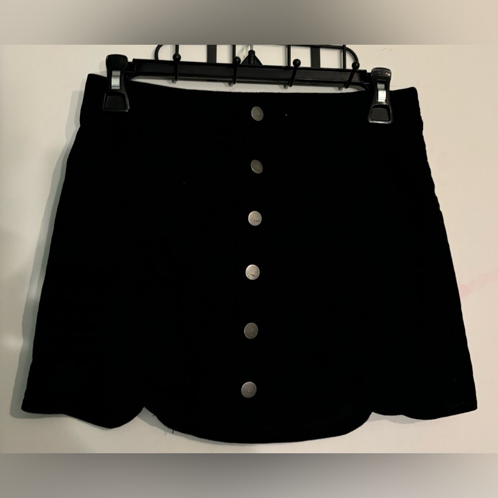 Tractr Juniors Sz Medium Scalloped hem Button down skirt Corduroy mini‎ skirt